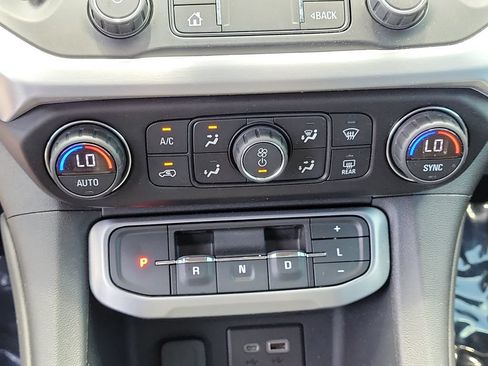 Used 2021 GMC Acadia SLE w/ Driver Convenience Package FWD image 27