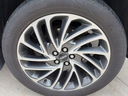 Used 2020 Lincoln Nautilus Reserve AWD/4WD image 6