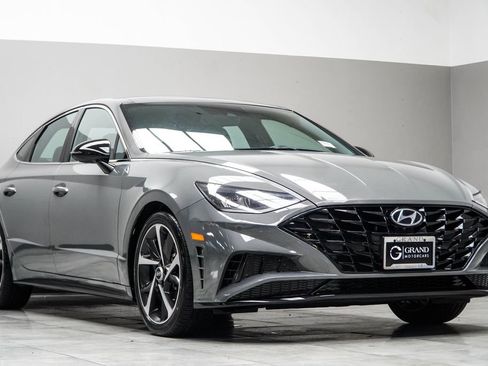 Used 2023 Hyundai Sonata SEL Plus w/ Preferred Accessory Package FWD image 4