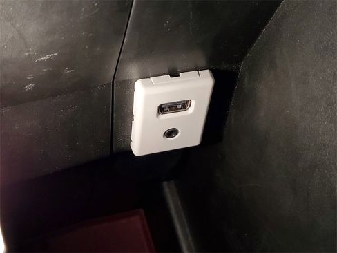 Used 2017 Chevrolet Equinox LT w/ Convenience Package image 26