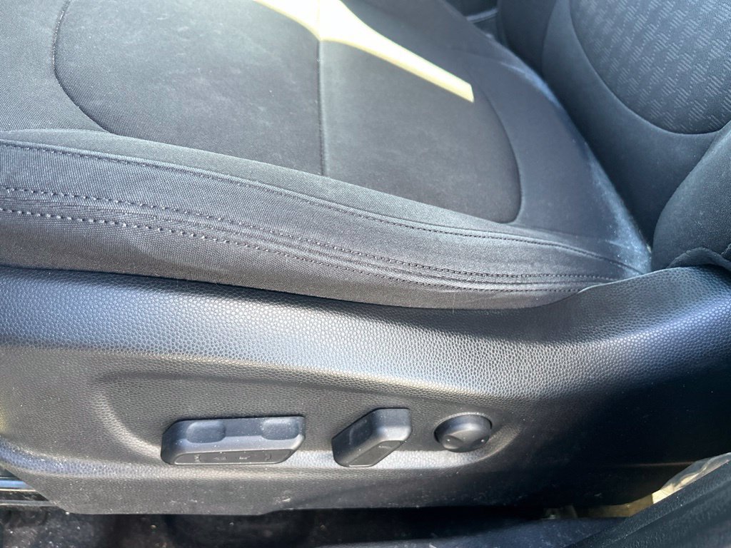 Used 2015 Kia Soul ! FWD image 12
