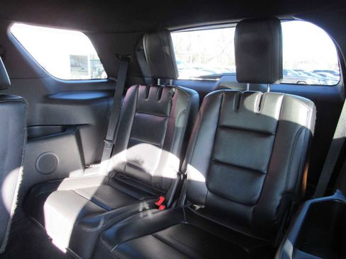 Used 2016 Ford Explorer XLT w/ Equipment Group 202A image 21