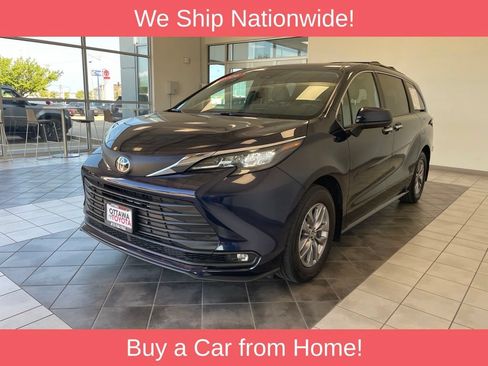 Used 2026 Toyota Sienna XLE FWD image 2