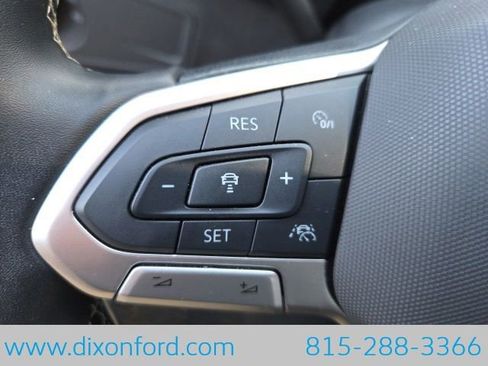 Used 2024 Volkswagen Tiguan SE AWD/4WD image 11