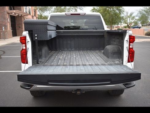 Used 2019 Chevrolet Silverado 1500 LT w/ Convenience Package image 25