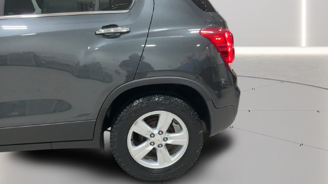 Used 2018 Chevrolet Trax LT w/ LT Convenience Package FWD image 27