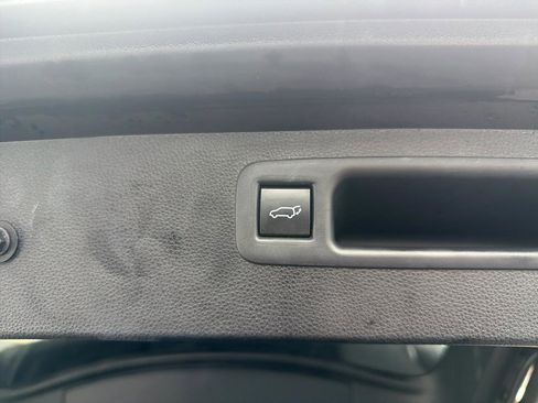 Used 2022 Toyota Highlander XLE image 13