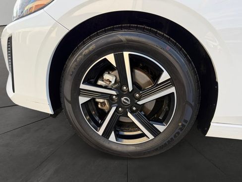Used 2024 Nissan Sentra SV FWD image 9