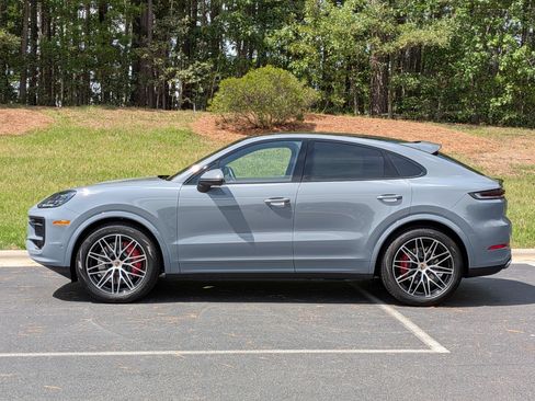 Certified 2026 Porsche Cayenne S AWD/4WD image 2
