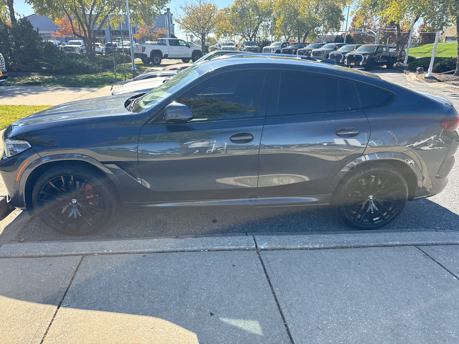 Used 2021 BMW X6 xDrive40i w/ Executive Package AWD/4WD image 3