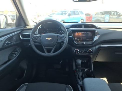 Used 2022 Chevrolet TrailBlazer LT w/ Convenience Package FWD image 10
