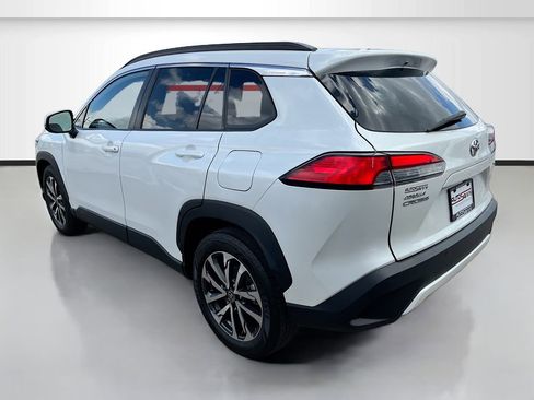 Used 2023 Toyota Corolla Cross XLE w/ Convenience Package image 5