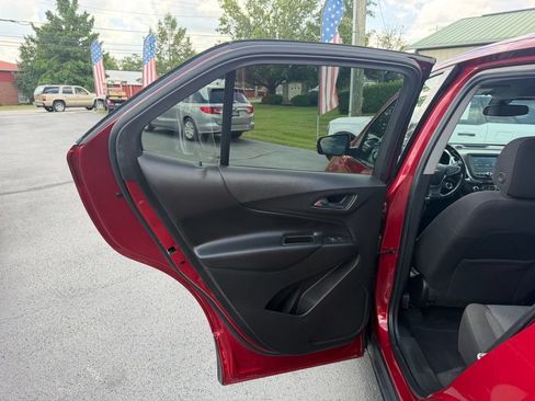 Used 2018 Chevrolet Equinox LT FWD image 19