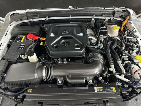 Used 2024 Jeep Wrangler Unlimited Sahara w/ Technology Group image 30