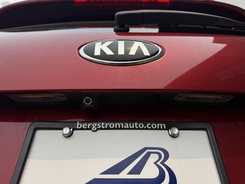 Used 2017 Kia Sorento AWD w/ LX Convenience Package image 11