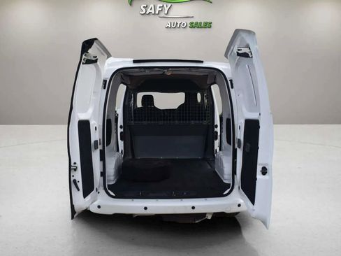 Used 2020 Nissan NV200 SV image 16