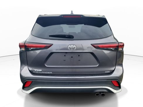 Used 2024 Toyota Highlander XSE FWD image 6