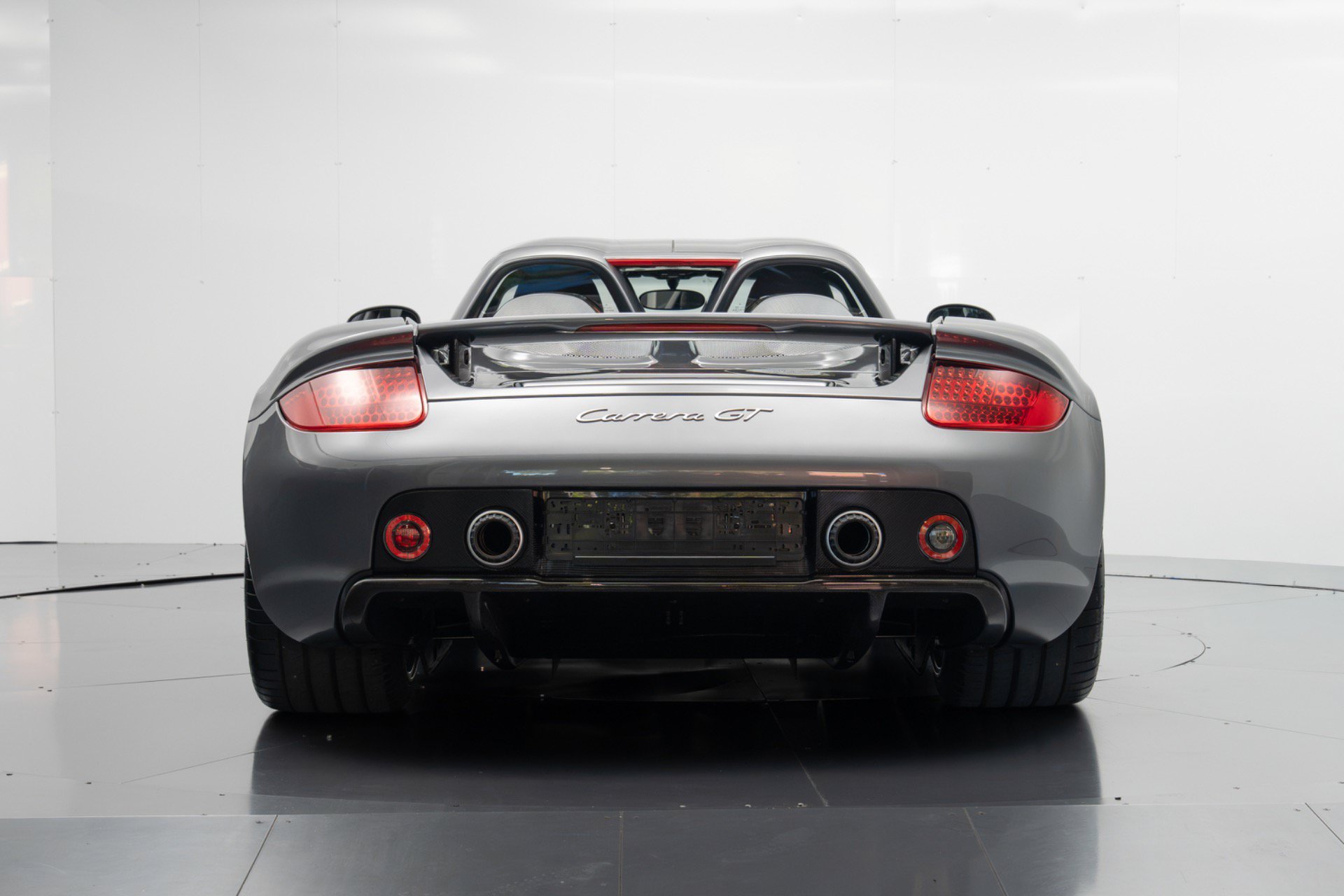 Used 2004 Porsche Carrera GT RWD image 5