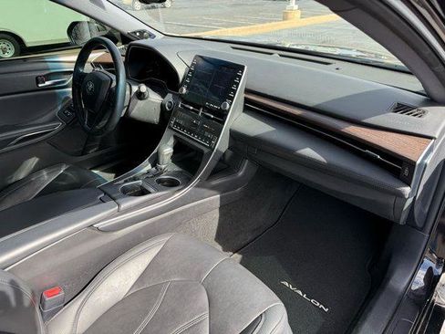 Used 2019 Toyota Avalon XLE w/ Preferred Accessory Package image 40