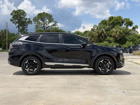 New 2027 Kia Sportage EX FWD image 3