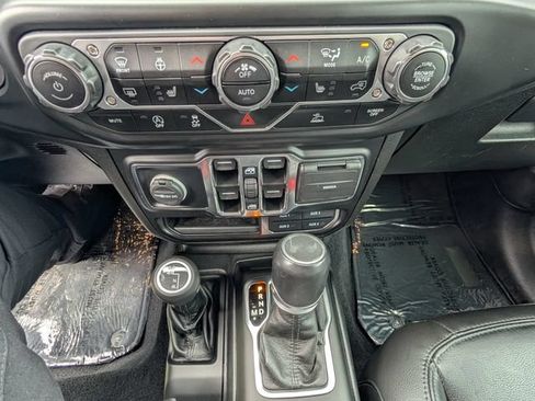 Used 2022 Jeep Wrangler Unlimited Sahara AWD/4WD image 20