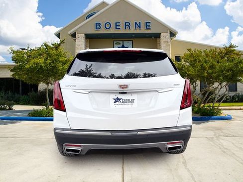 Used 2025 Cadillac XT5 Premium Luxury w/ Technology Package FWD image 4