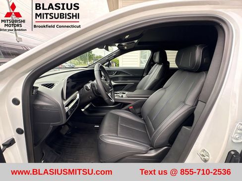 Used 2024 Cadillac Lyriq Luxury AWD/4WD image 17