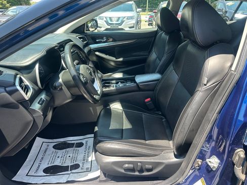 Used 2021 Nissan Maxima 3.5 SV w/ Floor Mat Group FWD image 10
