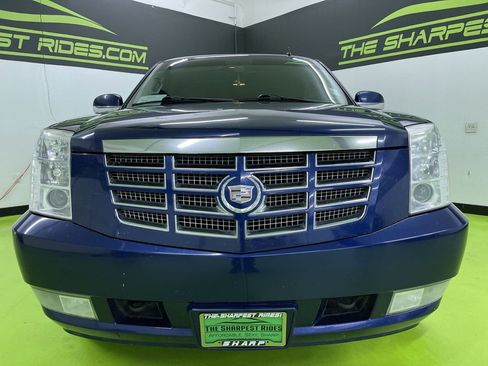 Used 2012 Cadillac Escalade Luxury image 3