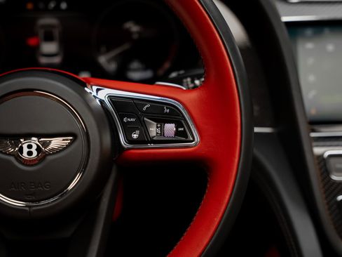 Used 2021 Bentley Bentayga AWD/4WD image 46