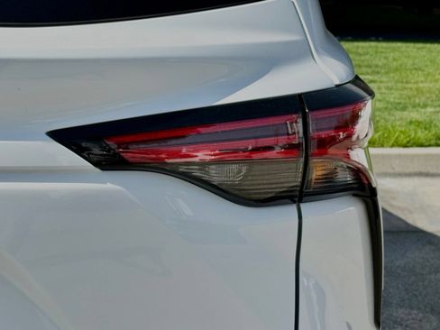 Used 2023 Toyota Sienna XSE AWD/4WD image 14