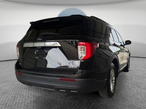 Used 2023 Ford Explorer XLT AWD/4WD image 8