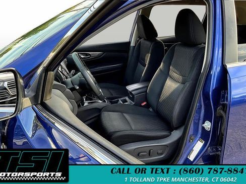 Used 2017 Nissan Rogue SV w/ SV Premium Package image 25