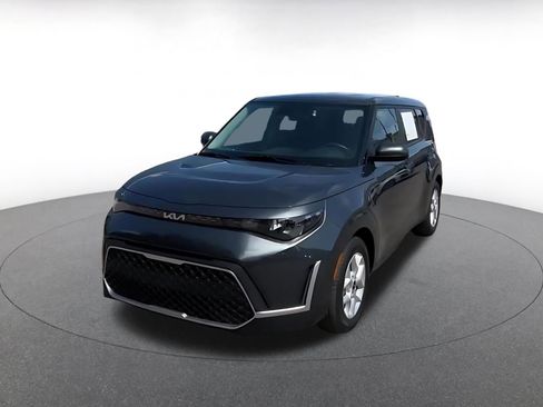 Used 2025 Kia Soul LX w/ LX Technology Package FWD image 7