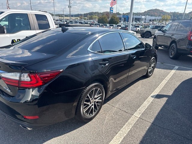 Used 2016 Lexus ES 350 w/ Premium Package w/Wood Trim FWD image 4