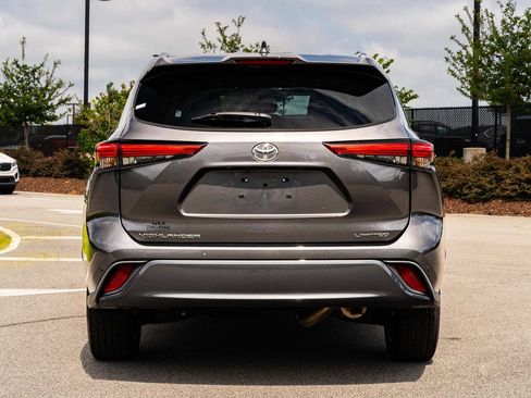 Used 2022 Toyota Highlander Limited FWD image 6