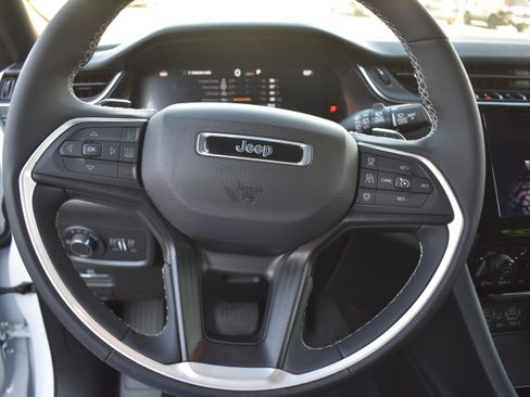 Used 2024 Jeep Grand Cherokee Altitude image 13