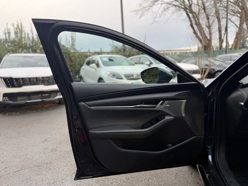 Used 2020 MAZDA MAZDA3 Premium image 19