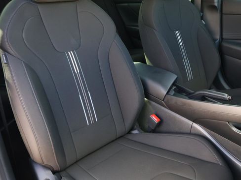 Certified 2025 Hyundai Elantra Sport image 16