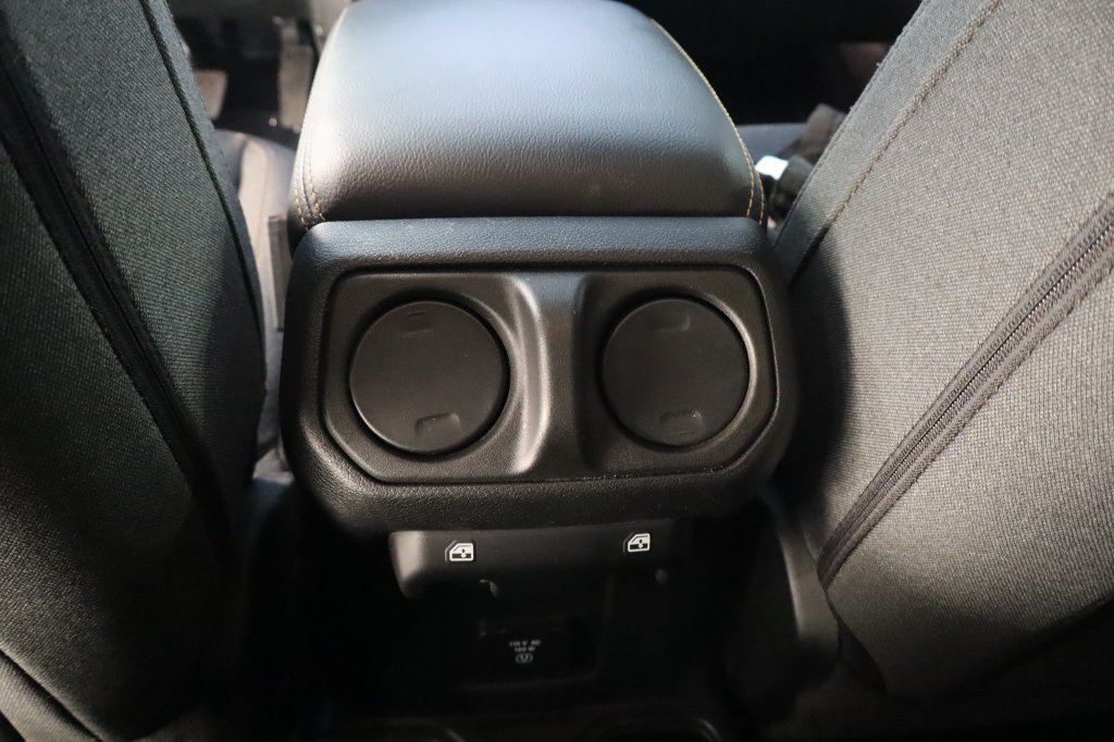 Used 2026 Jeep Wrangler Unlimited Sahara AWD/4WD image 34