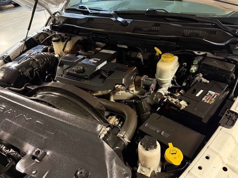 Used 2018 RAM 5500 Tradesman image 32