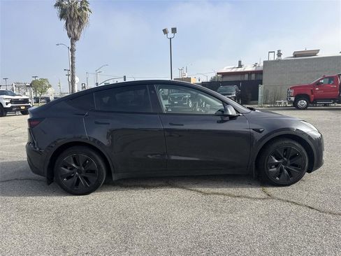 Used 2024 Tesla Model Y Long Range image 2