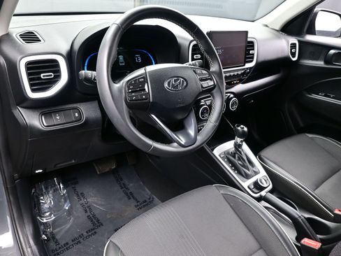 Certified 2025 Hyundai Venue Limited image 13