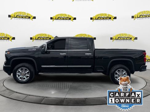 Used 2024 Chevrolet Silverado 2500 High Country w/ Technology Package AWD/4WD image 2