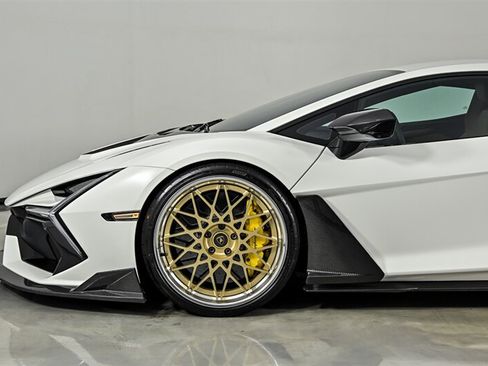 Used 2024 Lamborghini Revuelto AWD/4WD image 23