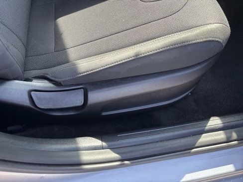Used 2021 Hyundai Elantra SE FWD image 34