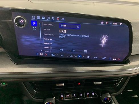 Used 2025 Chevrolet Suburban RST w/ Comfort Package image 10