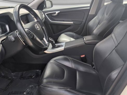 Used 2018 Volvo S60 T5 Dynamic w/ Vision Package FWD image 11