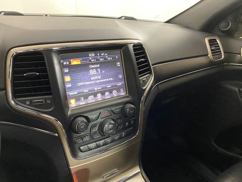 Used 2017 Jeep Grand Cherokee Limited image 24