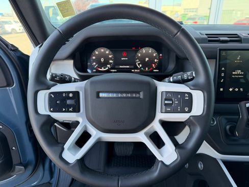 Used 2025 Land Rover Defender 90 S image 10